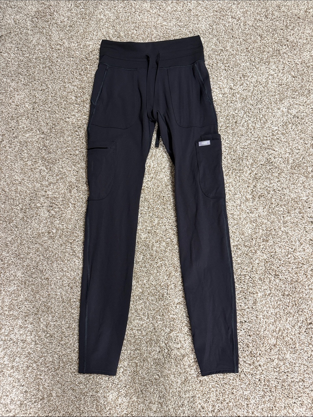 Like new Figs Women's Black Cargo Legging with Drawstring Waist